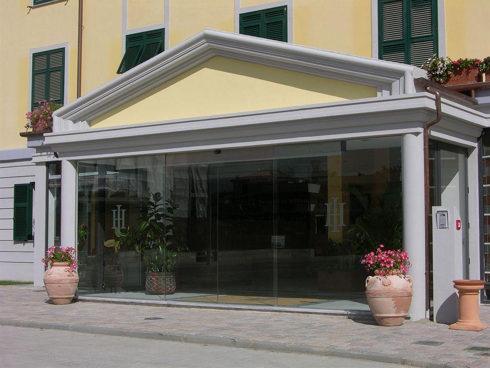 圣卡特里娜公园酒店 萨尔扎纳 外观 照片